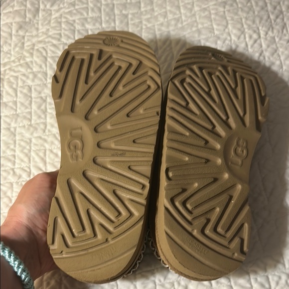 Cozy Tan Ugg Suede Slippers - Picture 5 of 6